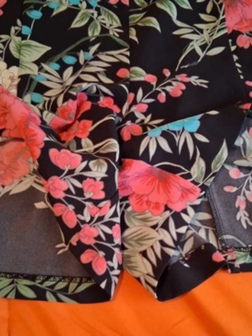 New York & Company Floral Skort in Black & Multicolor Size 12 Like New - Picture 3 of 3
